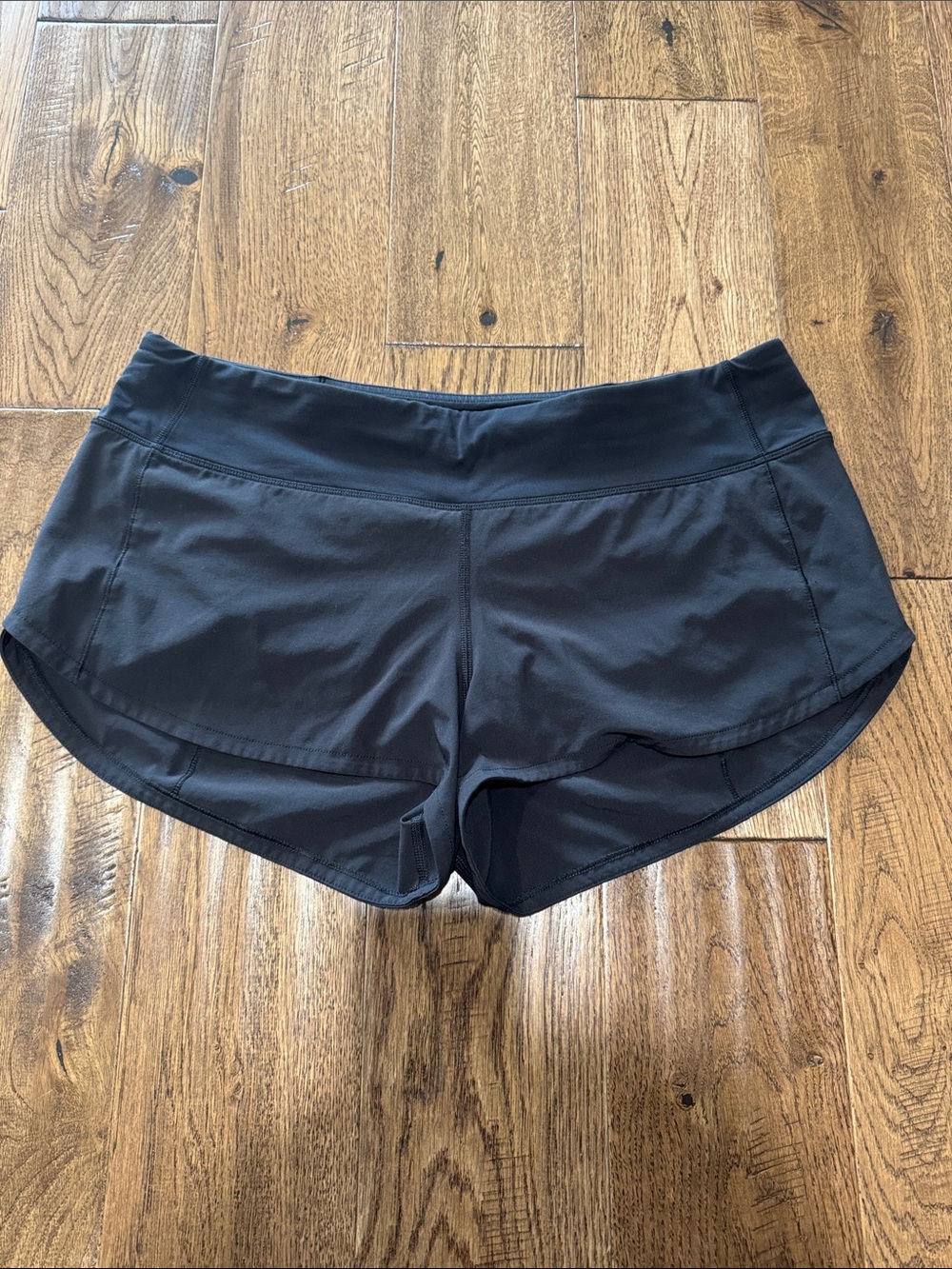 Lululemon Speed Up Low Rise 2.5” Shorts Sz 8